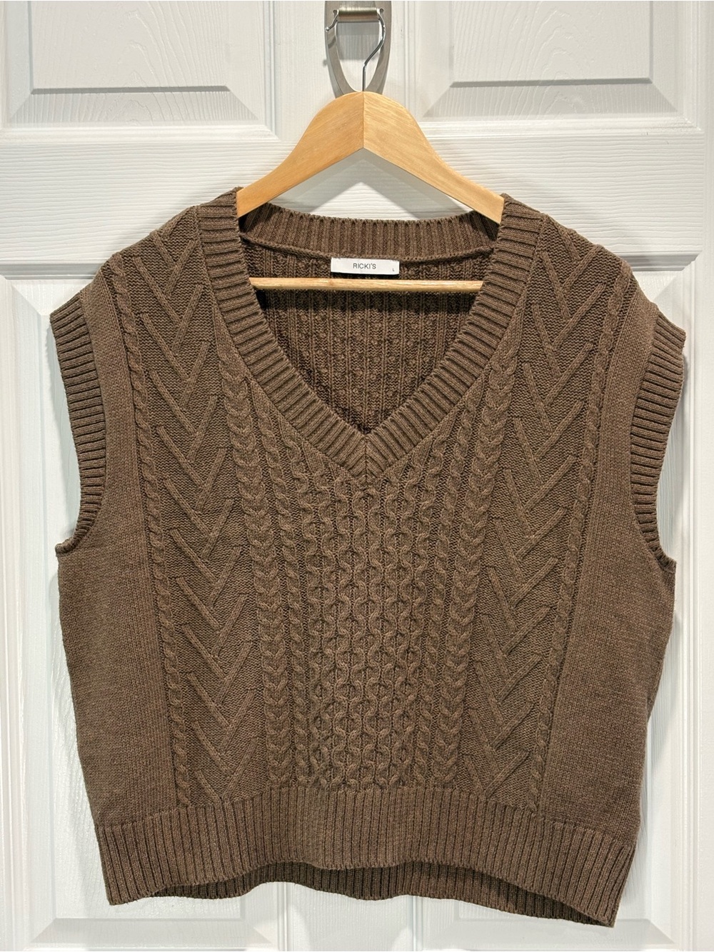 Ricki’s Cable Knit V-Neck Sweater Vest, 100% Cotton, Brown, Size L